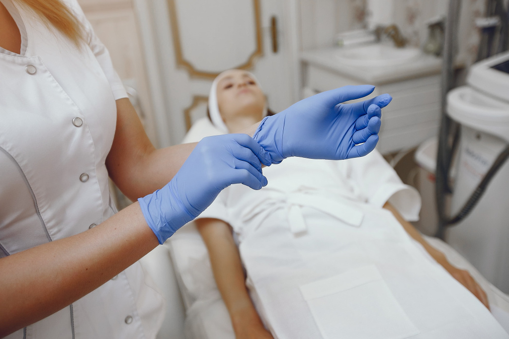 woman-cosmetology-studio-procedures (1).jpg